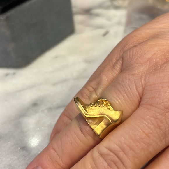 Rare Vintage Leslie Block Matte Gold Shoe Ring-Adjustable - Picture 2 of 4